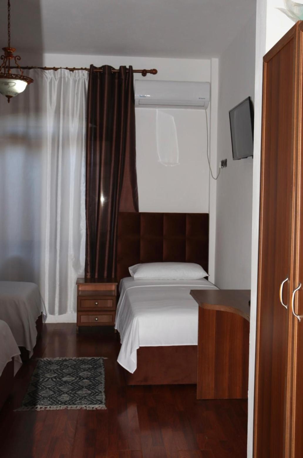 Grand Hotel Krujë Buitenkant foto