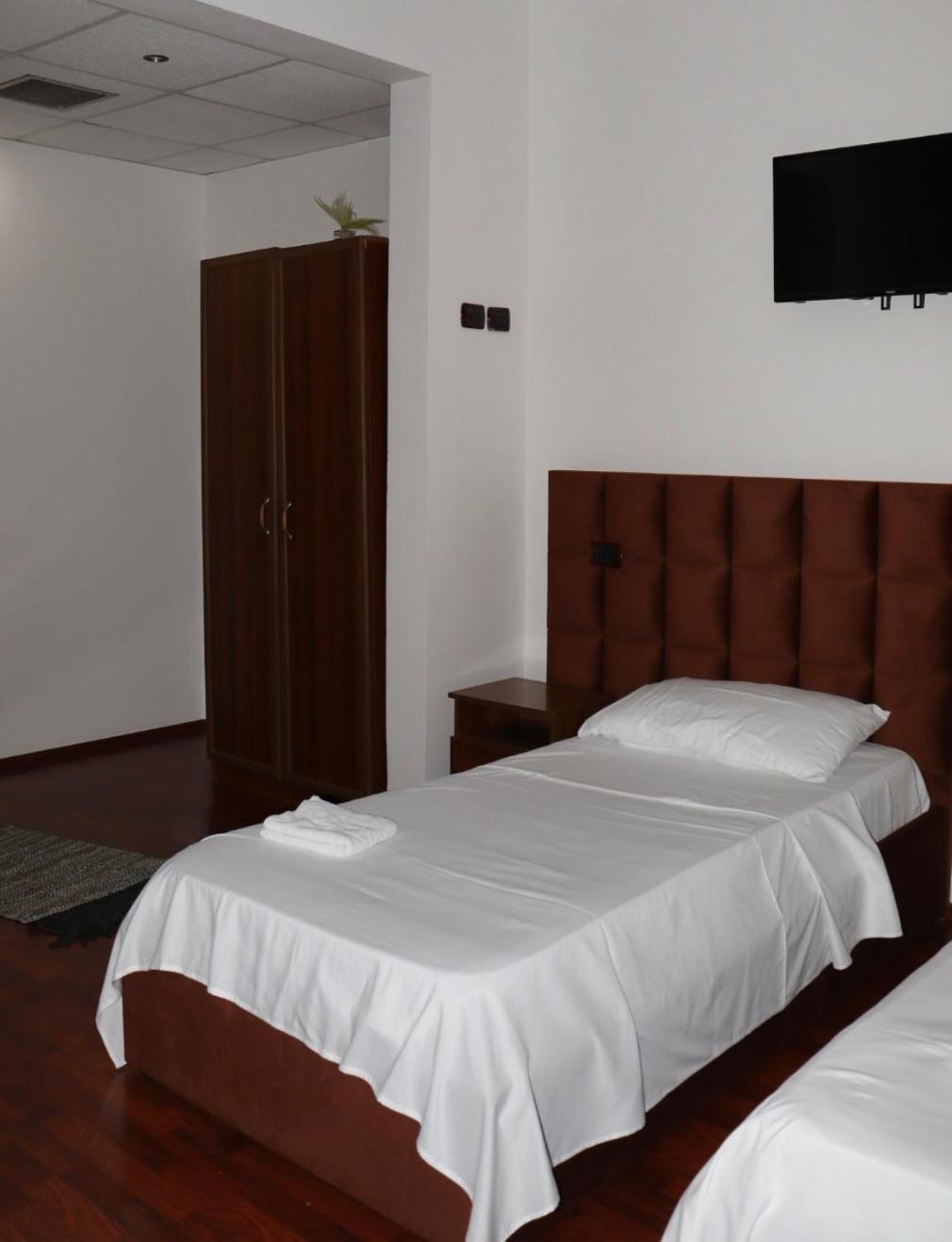 Grand Hotel Krujë Buitenkant foto