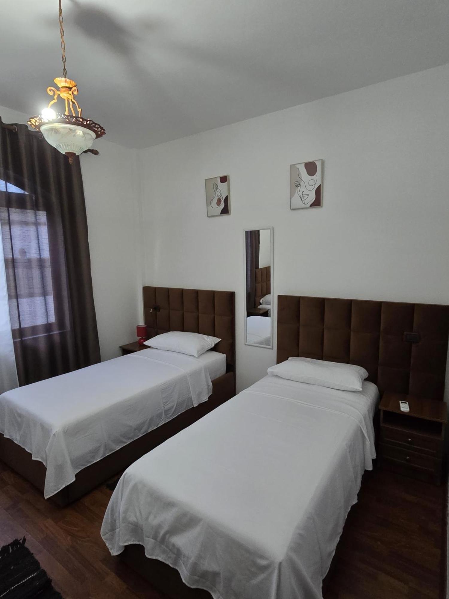 Grand Hotel Krujë Buitenkant foto