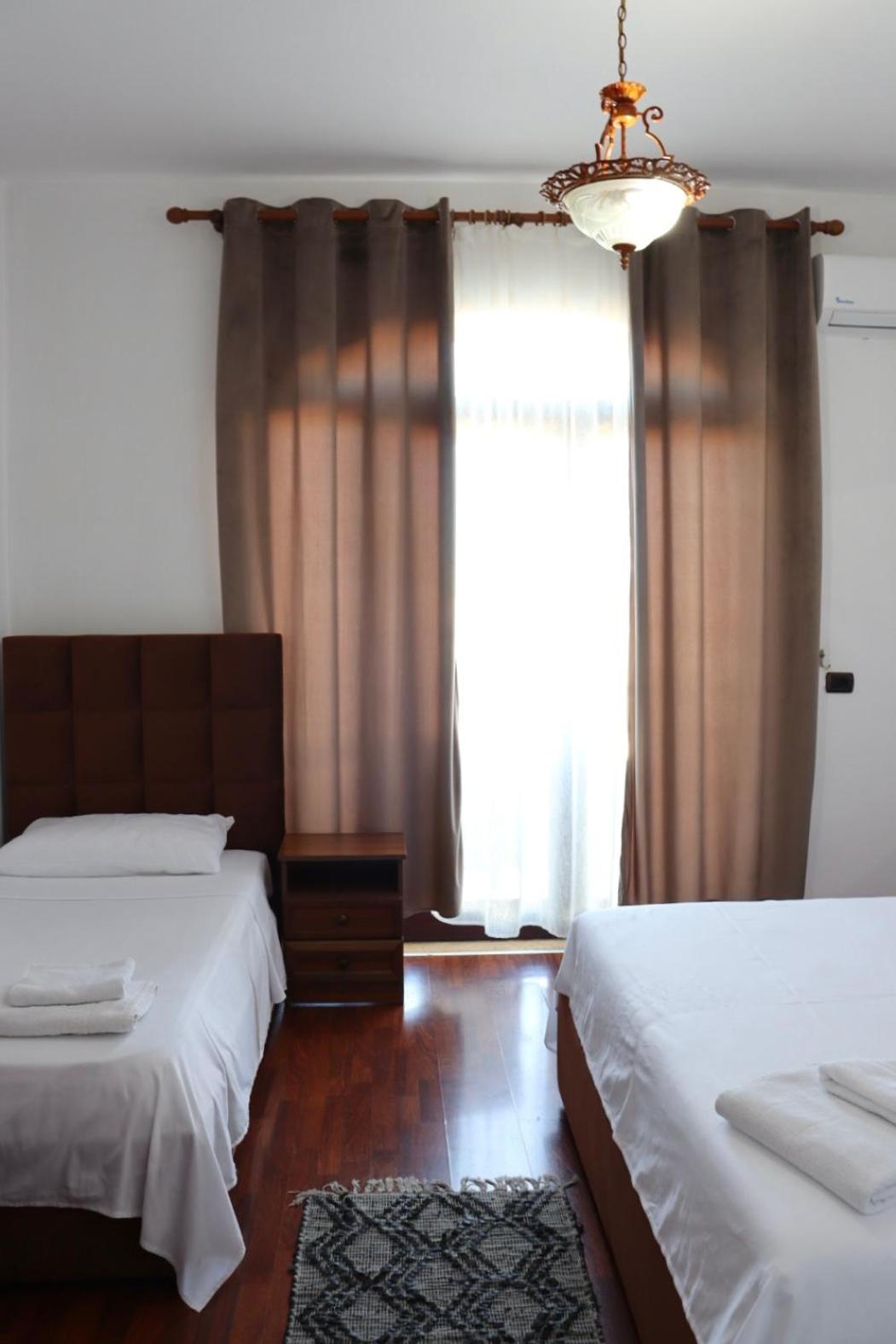 Grand Hotel Krujë Buitenkant foto